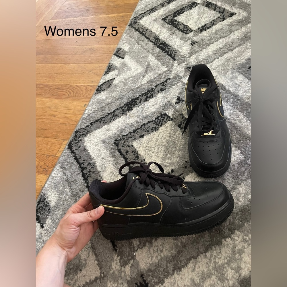 Nike womens shoes size 7.5 black and gold